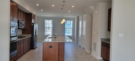 3969 Shire Meadow Ln in Triangle, VA - Building Photo - Building Photo