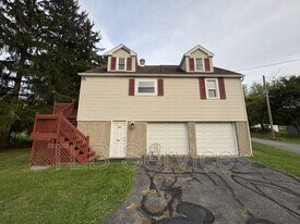 304 Green Grove Rd in Scott Township, PA - Building Photo