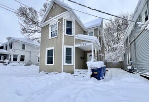 1104 Hermitage St SE in Grand Rapids, MI - Building Photo