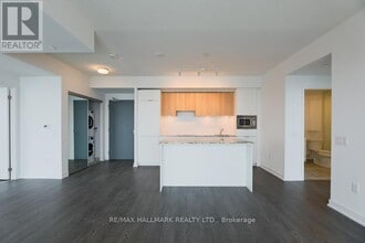 20 O'Neill Rd in Toronto, ON - Building Photo - Building Photo
