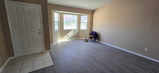 43627 6th St E in Lancaster, CA - Foto de edificio - Building Photo