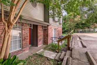 1228 Ave O in Huntsville, TX - Building Photo - Building Photo