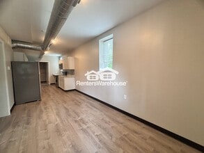 6633 NW 6th Dr in Des Moines, IA - Building Photo - Building Photo