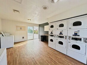 Covington Square Apartments in Aloha, OR - Building Photo - Building Photo