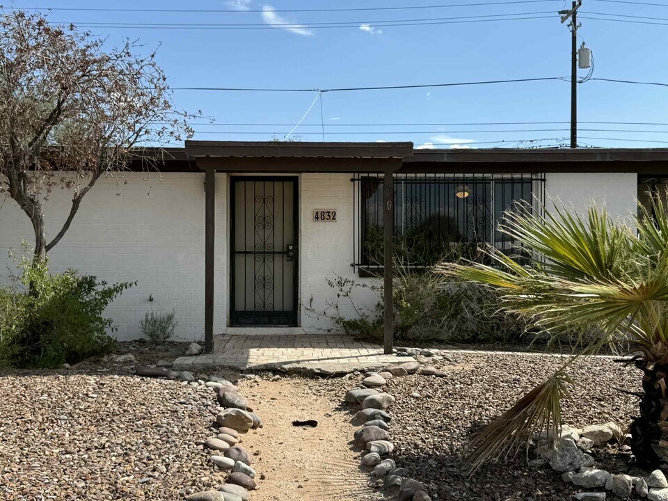 4832 E 24th St in Tucson, AZ - Building Photo