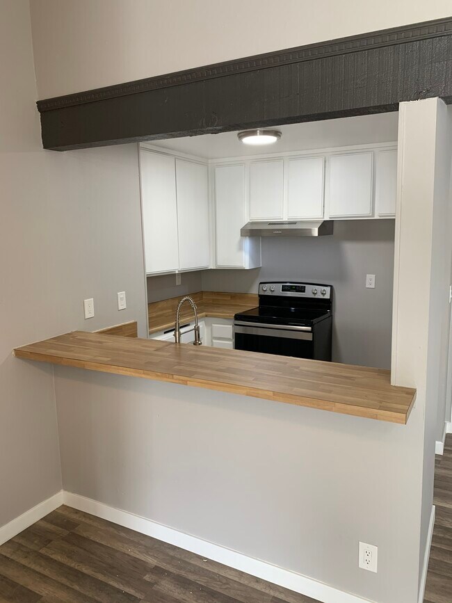 21801 Roscoe Blvd Apartments and Nearby Los Angeles Apartments For Rent