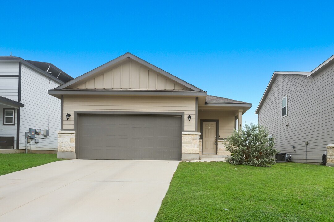 4143 Winchester Cv in Converse, TX - Building Photo