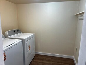 102 E Carrie Manor St in Manor, TX - Building Photo - Building Photo