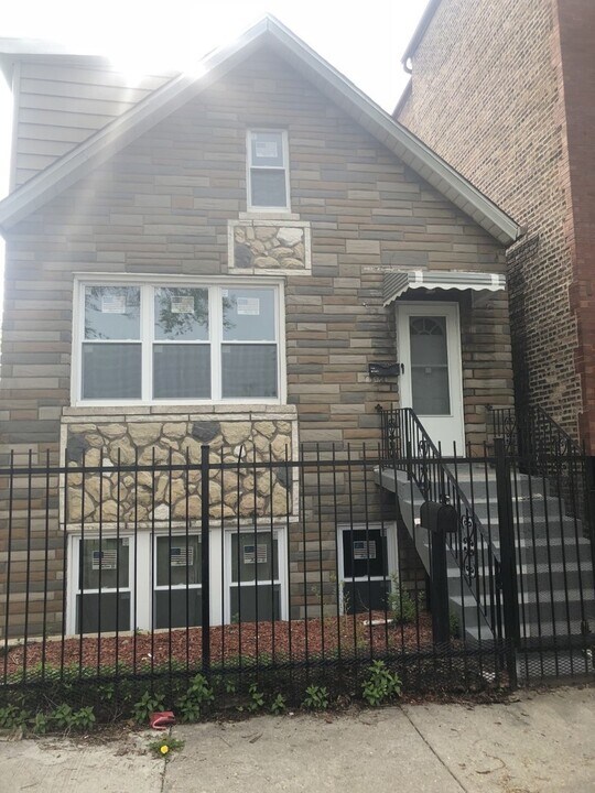 3302 S Hamilton Ave in Chicago, IL - Building Photo
