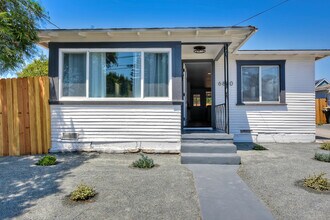 6830 Tower St in La Mesa, CA - Building Photo - Building Photo