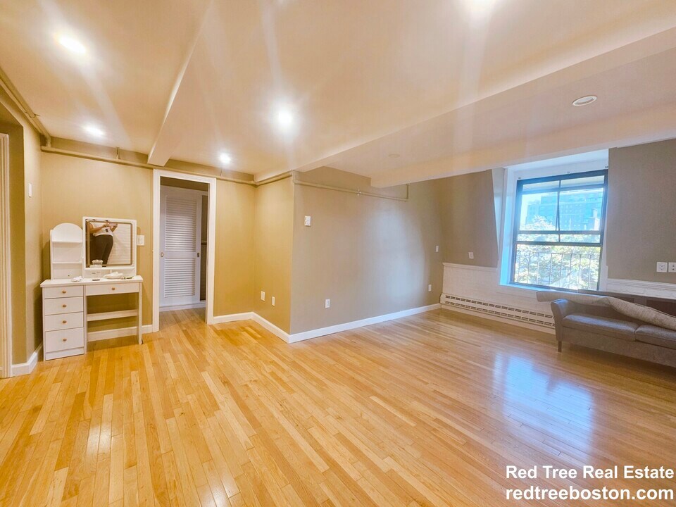 113 Beacon St, Unit 6R in Boston, MA - Foto de edificio