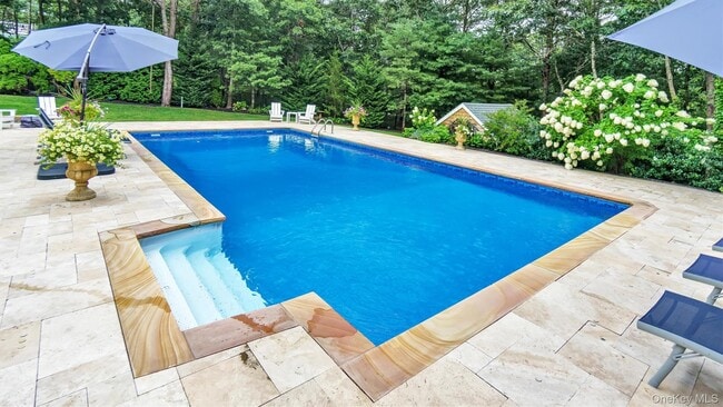 151 Chardonnay Dr in East Quogue, NY - Building Photo - Building Photo