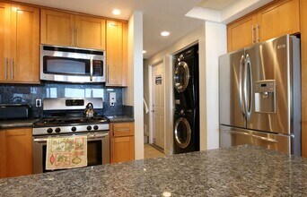 3239 Ocean Front Walk in San Diego, CA - Building Photo - Building Photo