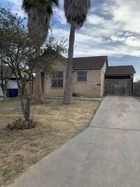 113 Carter Dr in Laredo, TX - Building Photo - Building Photo