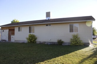 4616 N Tumbleweed Dr in Enoch, UT - Building Photo - Building Photo