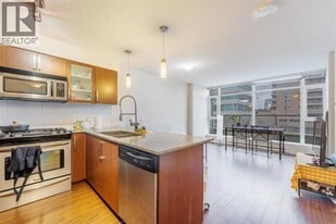 8068 Westminster Hwy in Richmond, BC - Building Photo