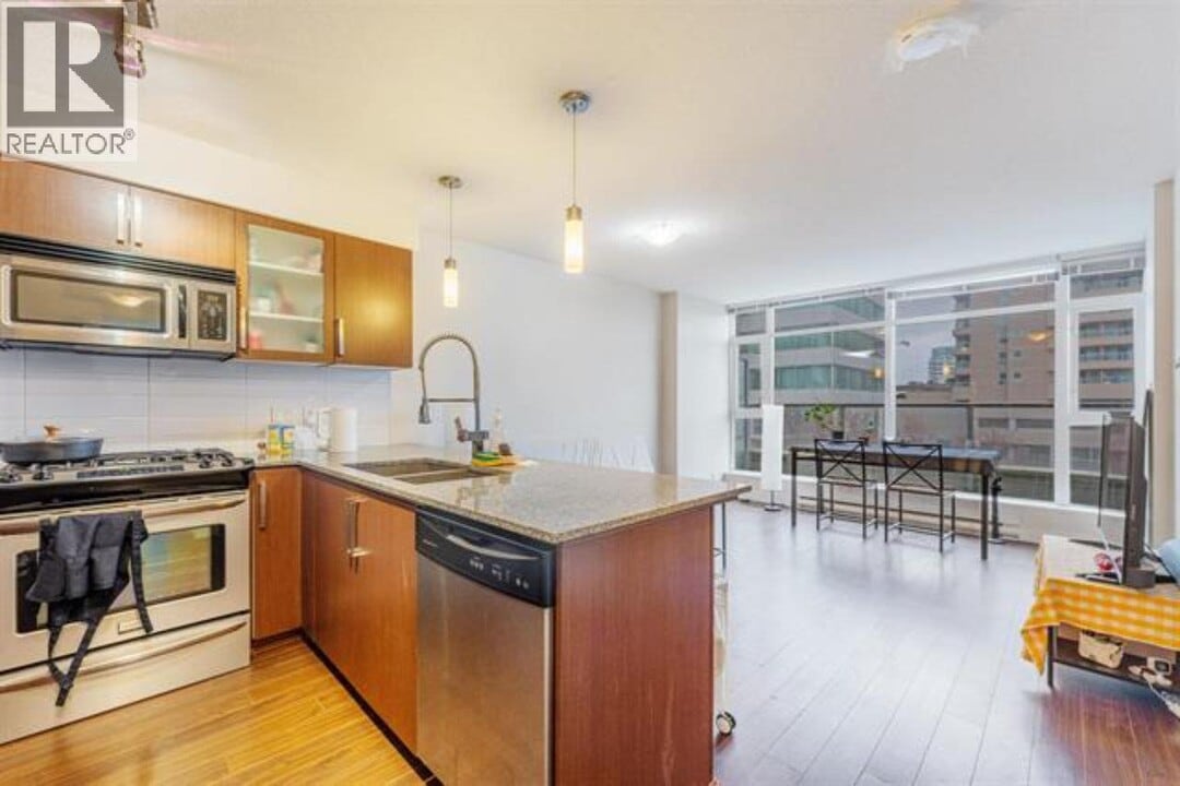 8068 Westminster Hwy in Richmond, BC - Building Photo