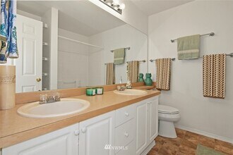 11894 NE 163rd Pl in Bothell, WA - Building Photo - Building Photo