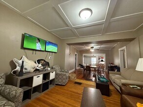 717 E Jefferson St in Iowa City, IA - Building Photo - Building Photo