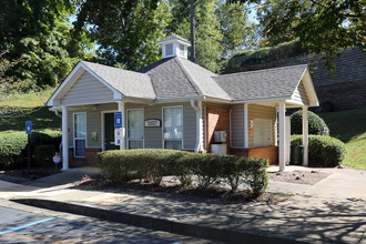 Crestwood Park in Marietta, GA - Foto de edificio - Building Photo