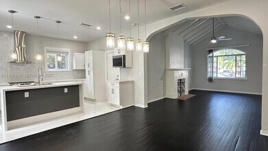 1824 SW 24th St in Miami, FL - Building Photo - Building Photo