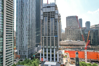 11 Yorkville Ave in Toronto, ON - Building Photo - Building Photo