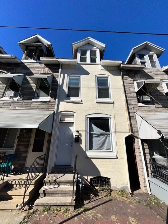946 Moss St in Reading, PA - Foto de edificio