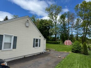 74 Indian Hill Rd in Newington, CT - Building Photo - Building Photo