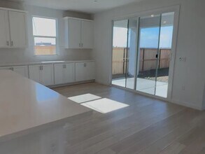 5401 Pacific Yacht Wy in Sacramento, CA - Building Photo - Building Photo