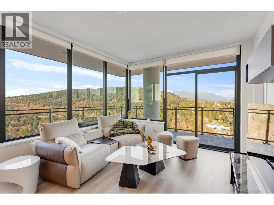 626 Claremont St in Coquitlam, BC - Building Photo