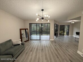 8755 Como Lake Dr in Jacksonville, FL - Building Photo - Building Photo