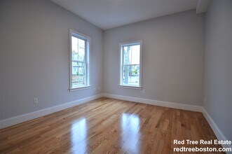 21 Murdock St, Unit 18 #5 in Boston, MA - Foto de edificio - Building Photo