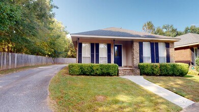6052 Magnolia Pl E in Mobile, AL - Building Photo - Building Photo