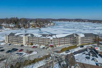 4 Marina Dr in Mahopac, NY - Foto de edificio - Building Photo