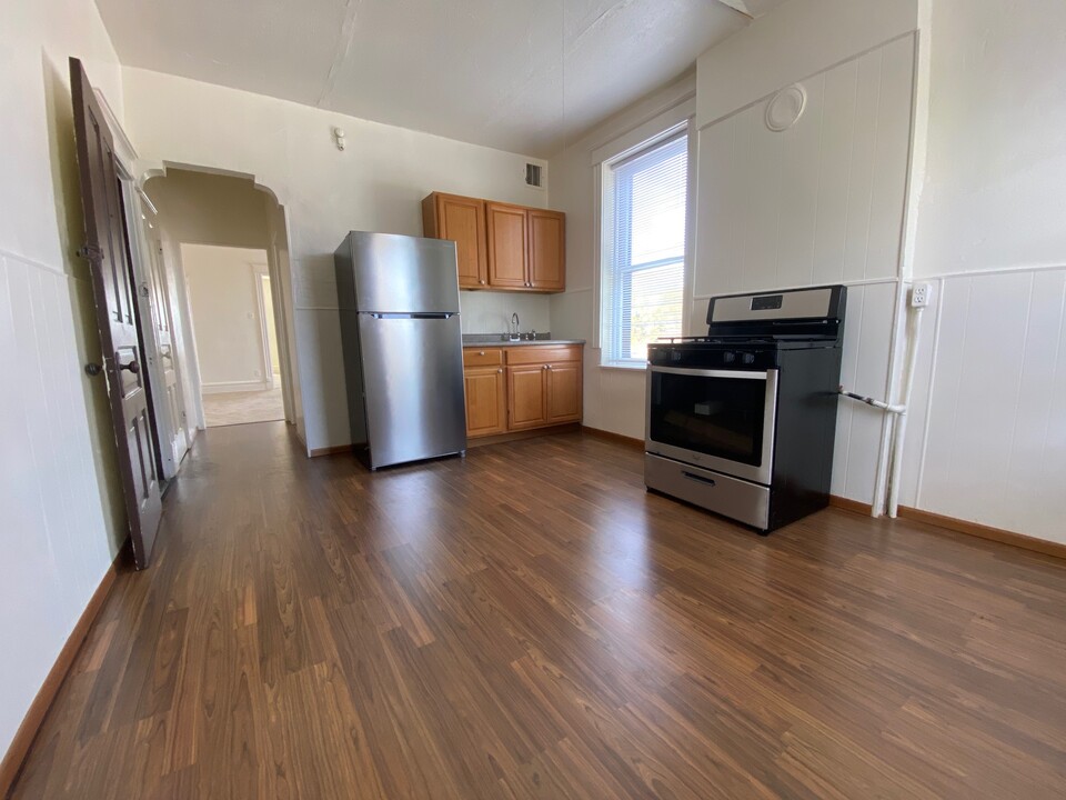 551 Bates St in St. Louis, MO - Building Photo