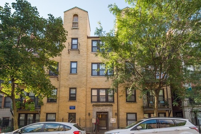 property at 922 W Dakin St
