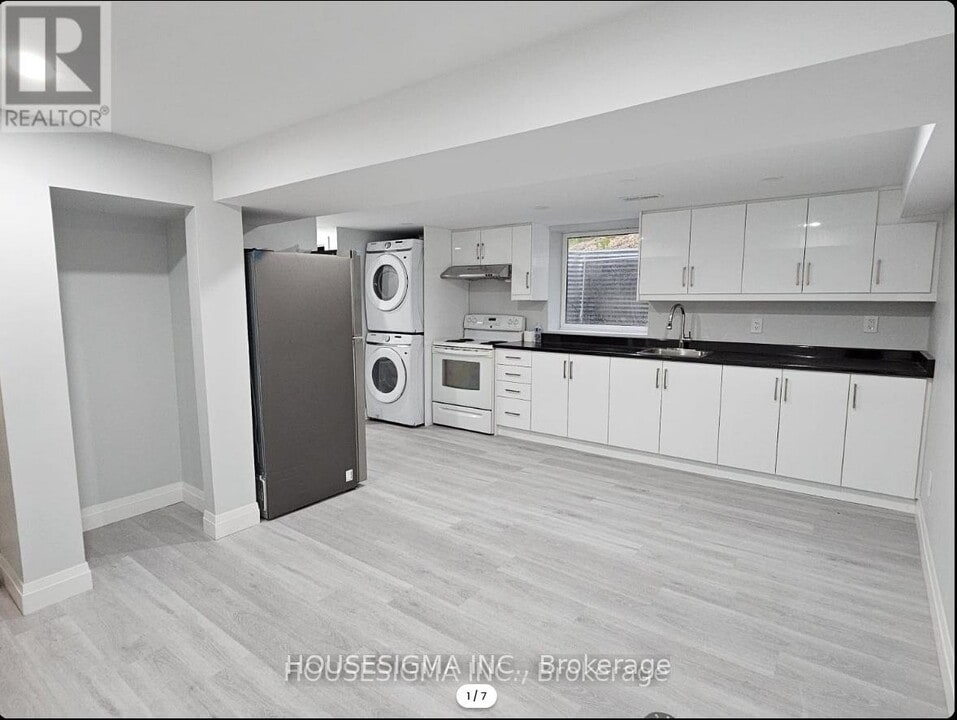 24 McGarry Dr in Kitchener, ON - Building Photo