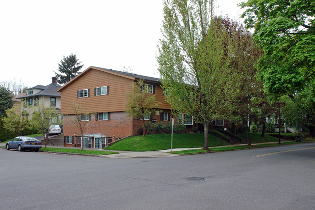 Regal Terrace Apartments in Portland, OR - Building Photo - Building Photo