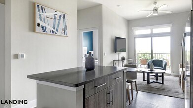 1900 Airport Commerce Dr, Unit 2208 in Austin, TX - Foto de edificio - Building Photo