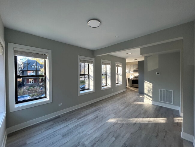 1131 Oak Ave, Unit 1139-2W in Evanston, IL - Foto de edificio - Building Photo