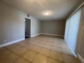 1700 Windorah Way in Royal Palm Beach, FL - Building Photo - Building Photo