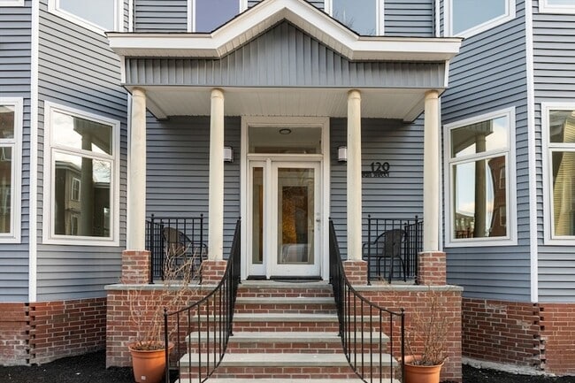 120 Regent St, Unit 5 in Boston, MA - Building Photo - Building Photo