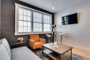 1519 W Superior St in Chicago, IL - Building Photo