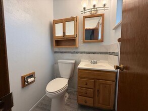 1231 S Marshall St in Lakewood, CO - Foto de edificio - Building Photo