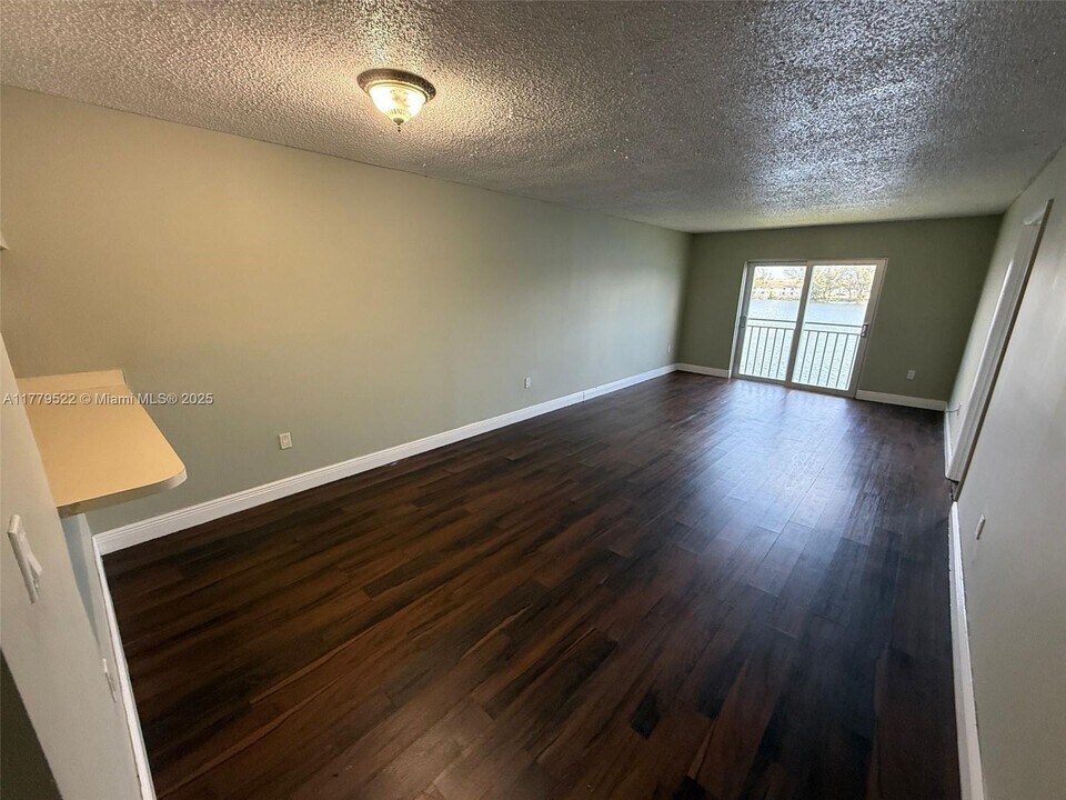 9917 W Okeechobee Rd in Hialeah, FL - Building Photo