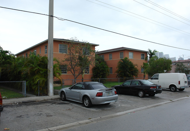 751 SW 11th St in Miami, FL - Building Photo - Building Photo