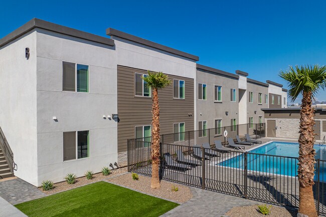 The Flats at 45th Ave in Glendale, AZ - Foto de edificio - Building Photo