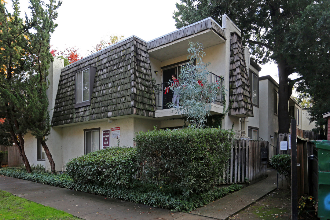 1708 V St in Sacramento, CA - Foto de edificio