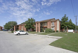 Quail Run Apartments in Decatur, TX - Building Photo