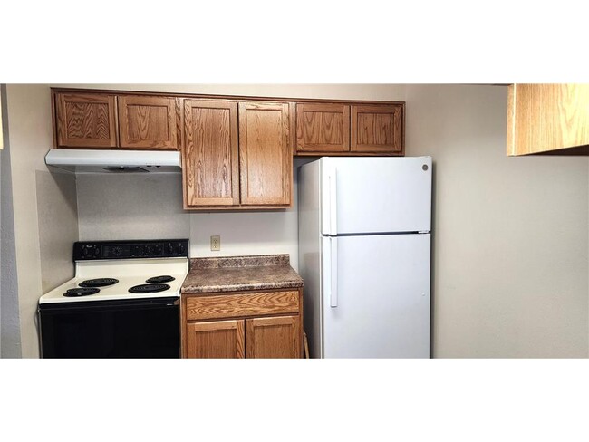 11 1st Ave NE-Unit -308 in New London, MN - Building Photo - Building Photo